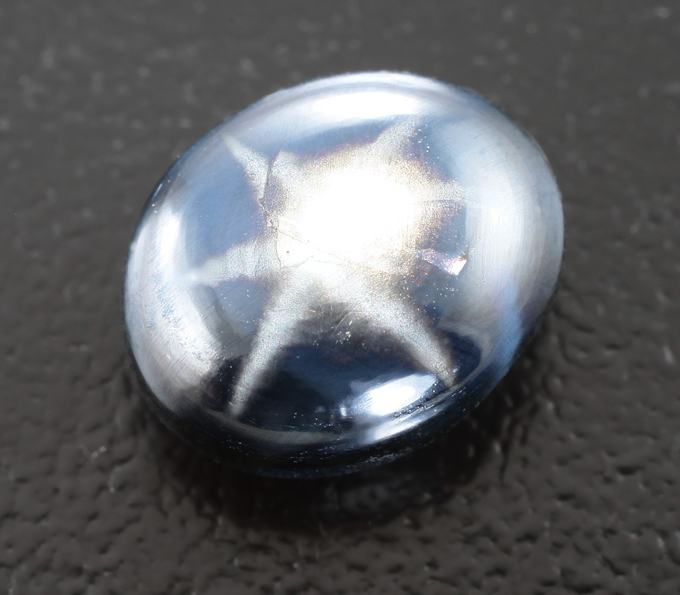 Звездчатый сапфир 6,11 карата