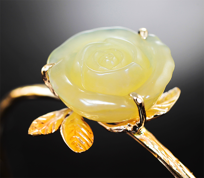 Браслет с резным огненным опалом 14,84 карата