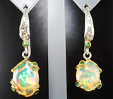 Серьги с кристалличевскими эфиопскими опалами 8,16 карата и цаворитами Серебро 925