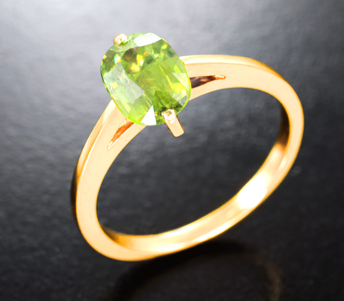 Золотое кольцо с ярким сверкающим зеленым сфеном 1,16 карата