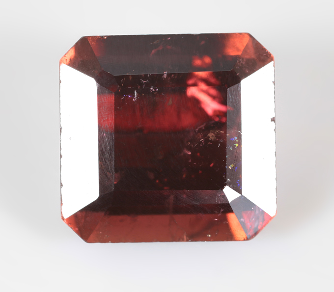 Крупный оранжевый турмалин 8,13 карата