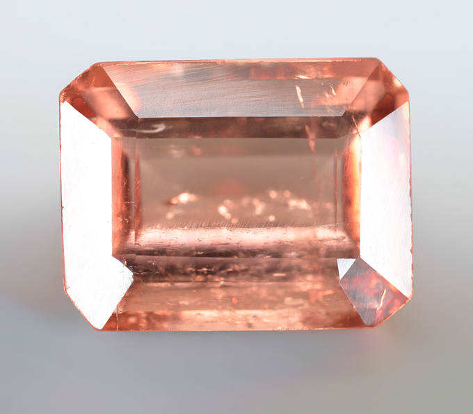 Крупный оранжевый турмалин 9,72 карата
