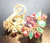 Серьги с гранатами со сменой цвета 4,71 карата, уральскими изумрудами и сапфирами Золото