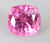 "Неоновая" пурпурно-розовая шпинель 0,62 карата 
