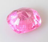 "Неоновая" пурпурно-розовая шпинель 0,3 карата 