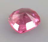 Пурпурно-розовая "неоновая" шпинель 0,19 карата 