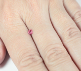 Пурпурно-розовая "неоновая" шпинель 0,19 карата 