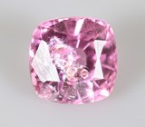 "Неоновая" пурпурная шпинель 0,54 карата 