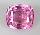 Неоново-розовая шпинель 0,78 карата 