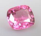 Неоново-розовая шпинель 0,78 карата 