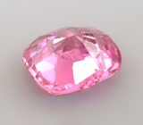 Пурпурно-розовая "неоновая" шпинель 0,3 карата 