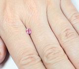 Пурпурно-розовая "неоновая" шпинель 0,3 карата 