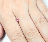 "Неоновая" полихромная шпинель 0,35 карата 