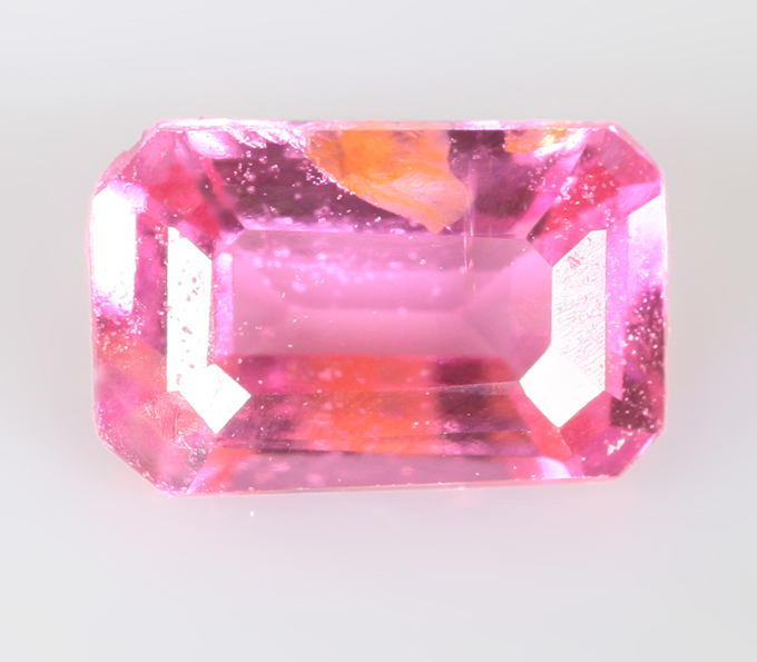 "Неоновая" полихромная шпинель 0,3 карата