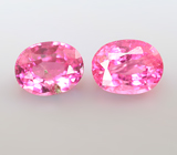 Пара пурпурно-розовых "неоновых" шпинелей 0,9 карата 