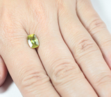 Зеленовато-желтый сфен 2,25 карата 