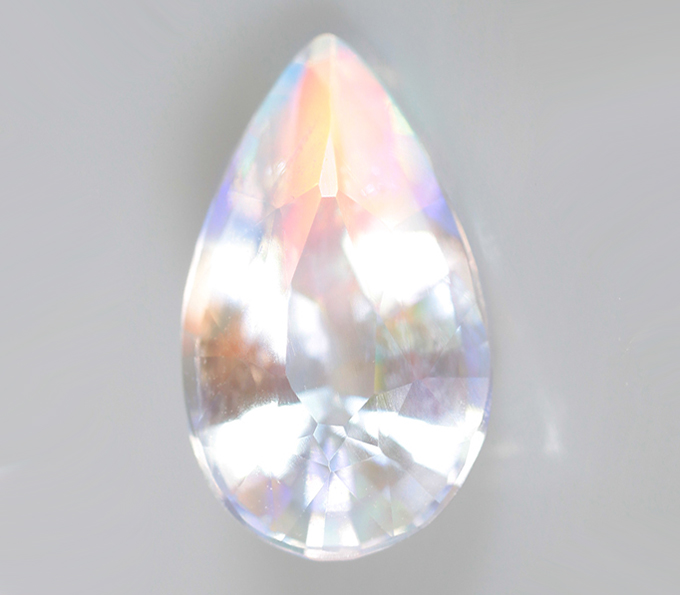 Ограненный цейлонский лунный камень 1 карат