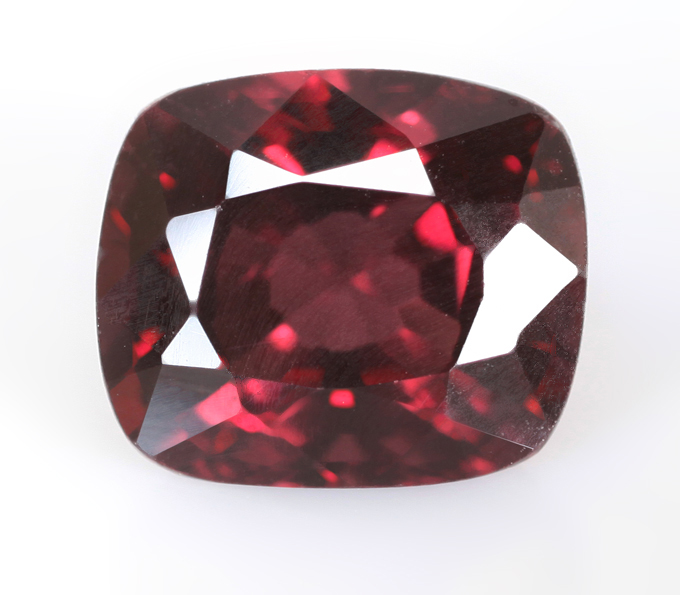 Рубиновая шпинель высокой чистоты 1,79 карата