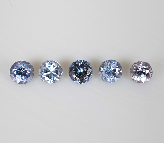 Редкий набор из 5 синих гранатов со сменой цвета 0,41 карата