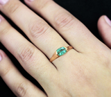 Золотое кольцо с ярким уральским изумрудом редкого оттенка 0,7 карата Золото