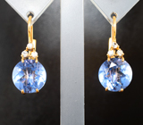 Золотые серьги с флюоритами со сменой цвета 12,08 карата и лейкосапфирами