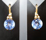 Золотые серьги с флюоритами со сменой цвета 12,08 карата и лейкосапфирами Золото