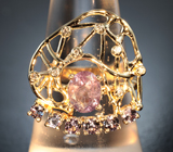 Золотое кольцо с превосходным уральским александритом 1,02 карата, синими гранатами с александритовым эффектом и бриллиантами Золото