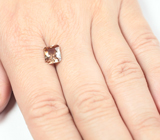 Чистейший розовато-оранжевый циркон 2,94 карата 