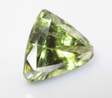 Перидот с включением рутила 4,4 карата 