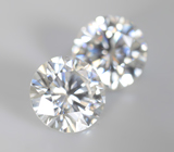 Крупная пара бесцветных муассанитов 3,63 карата 