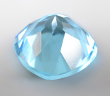 Чистейший Swiss топаз авторской огранки 9,33 карата 