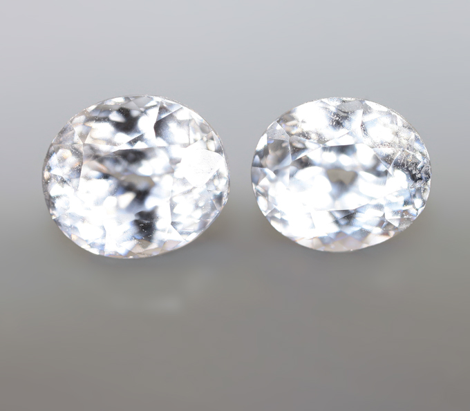 Пара бесцветных топазов высокой чистоты 3,55 карата