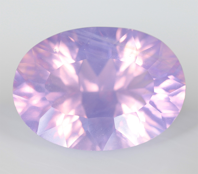 Чистейший лавандовый аметист лазерной огранки 6,29 карата