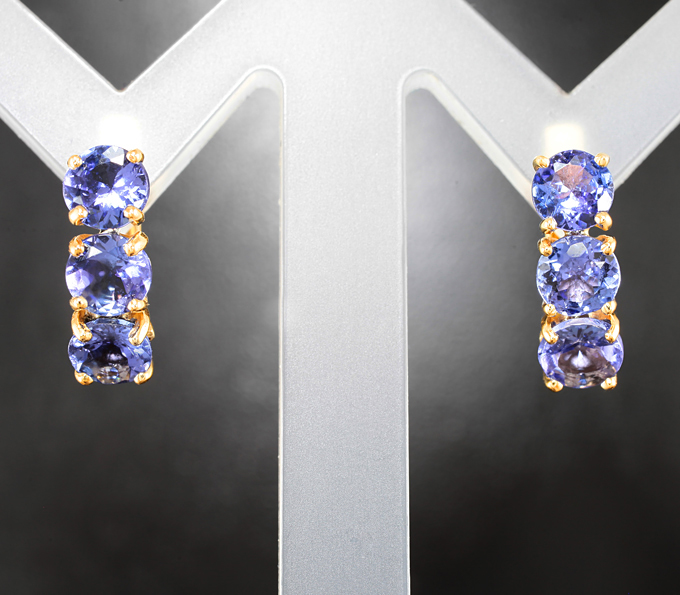 Золотые серьги с яркими насыщенными танзанитами высокой чистоты 2,87 карата