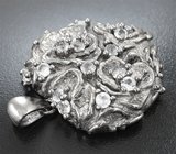 Кулон с бесцветными топазами