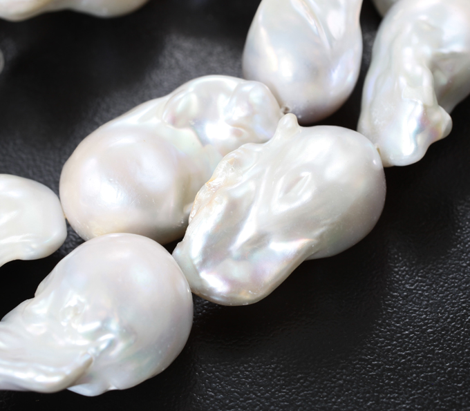 Набор из 15 крупных кремово-белых морских жемчужин на нити 498,12 карата