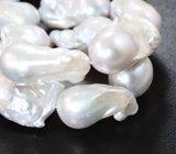 Набор из 15 крупных кремово-белых морских жемчужин на нити 498,12 карата 