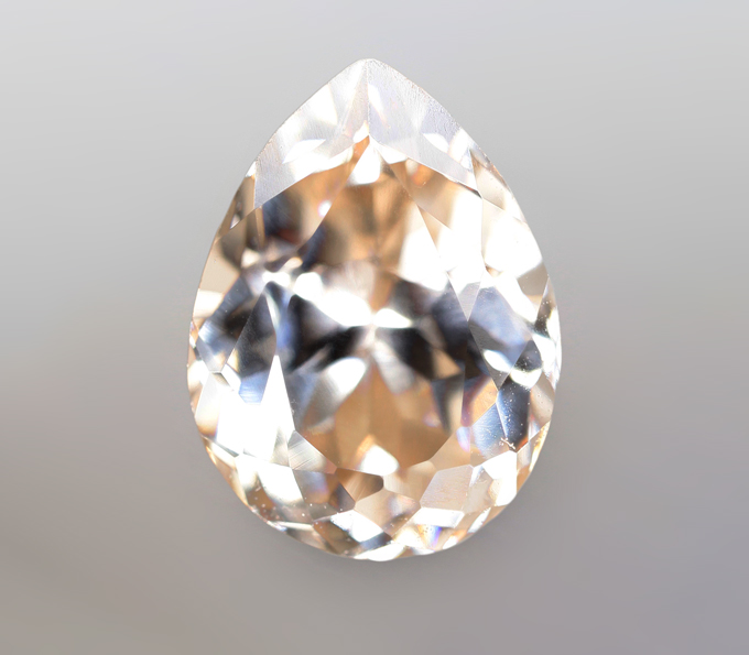 Чистейший циркон "шампань" 2,03 карата