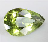 Перидот с включением рутила 4,51 карата 