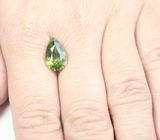 Перидот с включением рутила 4,51 карата 