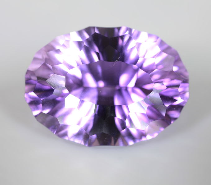 Чистейший аметист лазерной огранки 14,52 карата