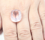 Чистейший крупный розовый кварц эффектной огранки 16,84 карата 