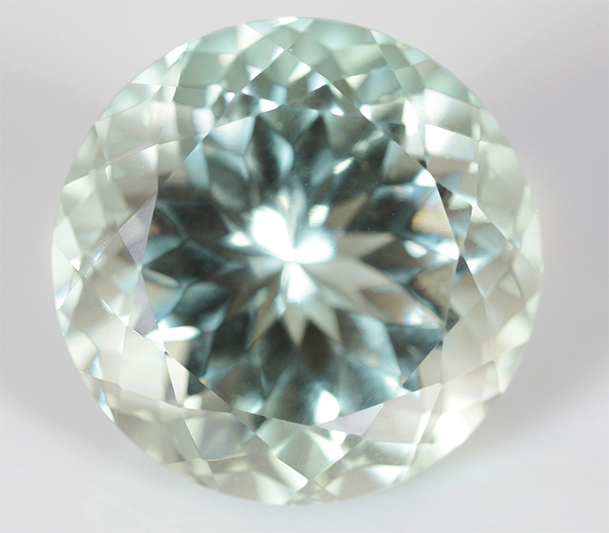 Чистейший крупный мятно-зеленый аметист лазерной огранки 22,19 карата