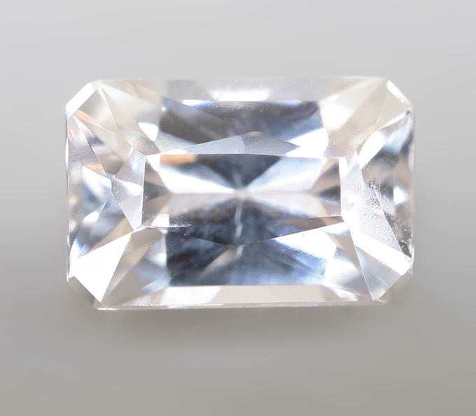 Чистейший бесцветный циркон 1,61 карата