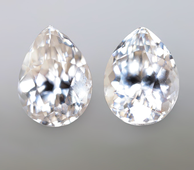 Пара бесцветных цирконов высокой чистоты 3,53 карата