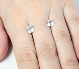 Пара чистейших бесцветных цирконов 3,03 карата 