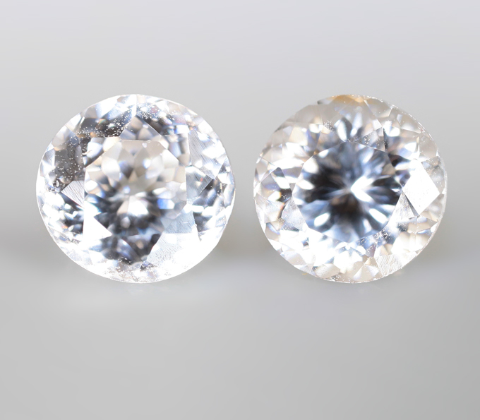 Пара чистейших бесцветных цирконов 3,04 карата