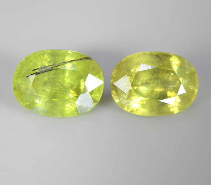 Крупная пара желтовато-зеленых сфенов 6,35 карата