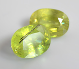 Крупная пара желтовато-зеленых сфенов 6,35 карата 