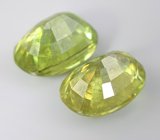 Крупная пара желтовато-зеленых сфенов 6,35 карата